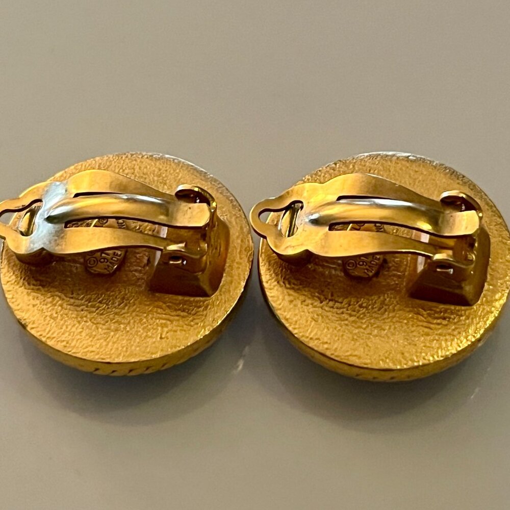 CHANEL Vintage 97A Clip-On Earrings • Black Enamel • Mother of Pearl • CC Logo - Picture 5 of 8